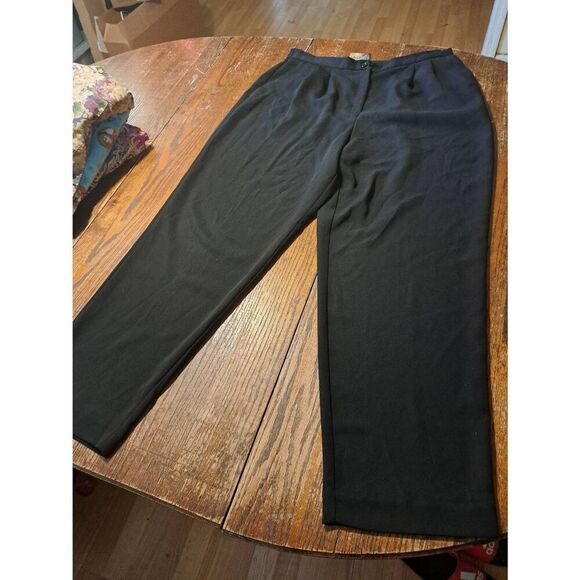 12/14 Requirements Woman Black Pleated Front Pants with Elastic Waist Pockets - Picture 1 of 3